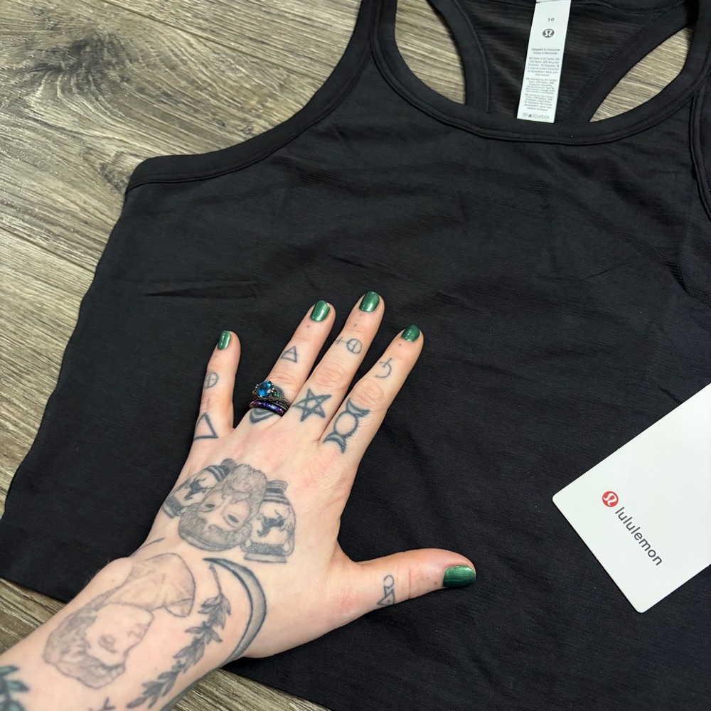 NWT Lululemon Swiftly Tech Cropped Racerback Tank Top 2.0 (Black) Size 10 - Picture 3 of 6